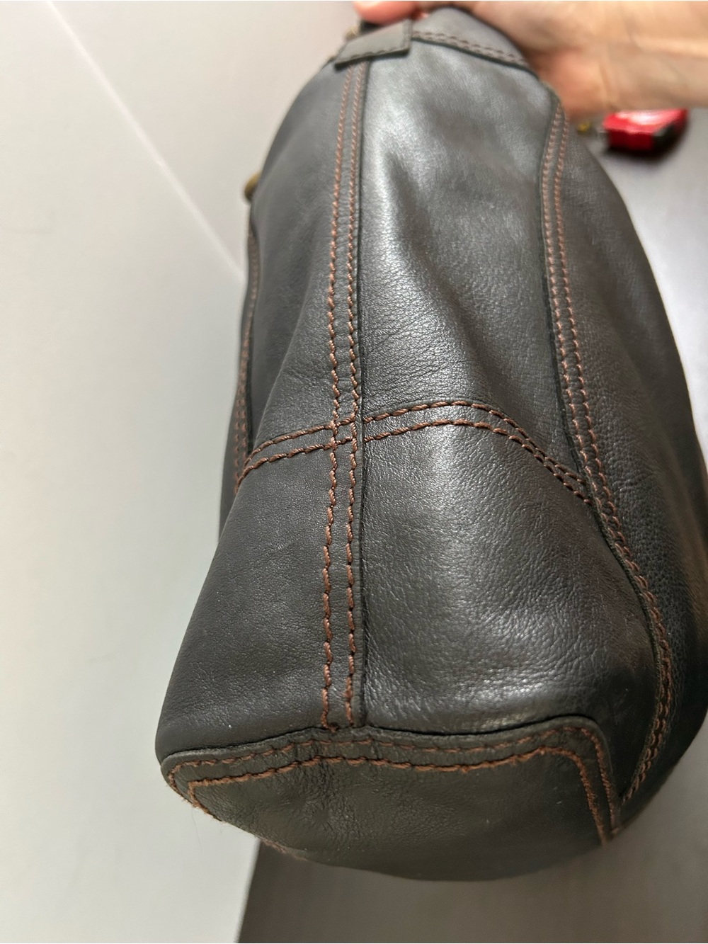 Lucky Brand - Large Black Leather Drawstring Hobo Shoulder Bag - Picture 4 of 16
